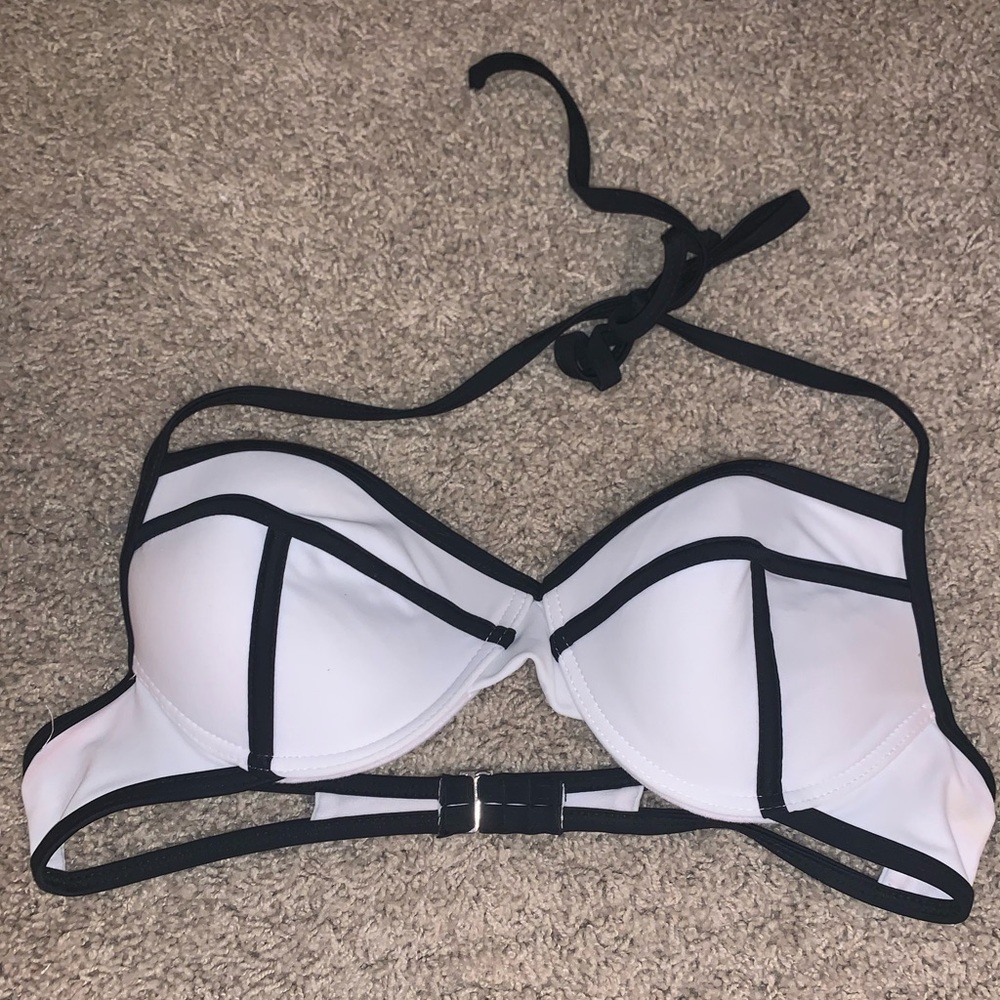 Black & white bikini top